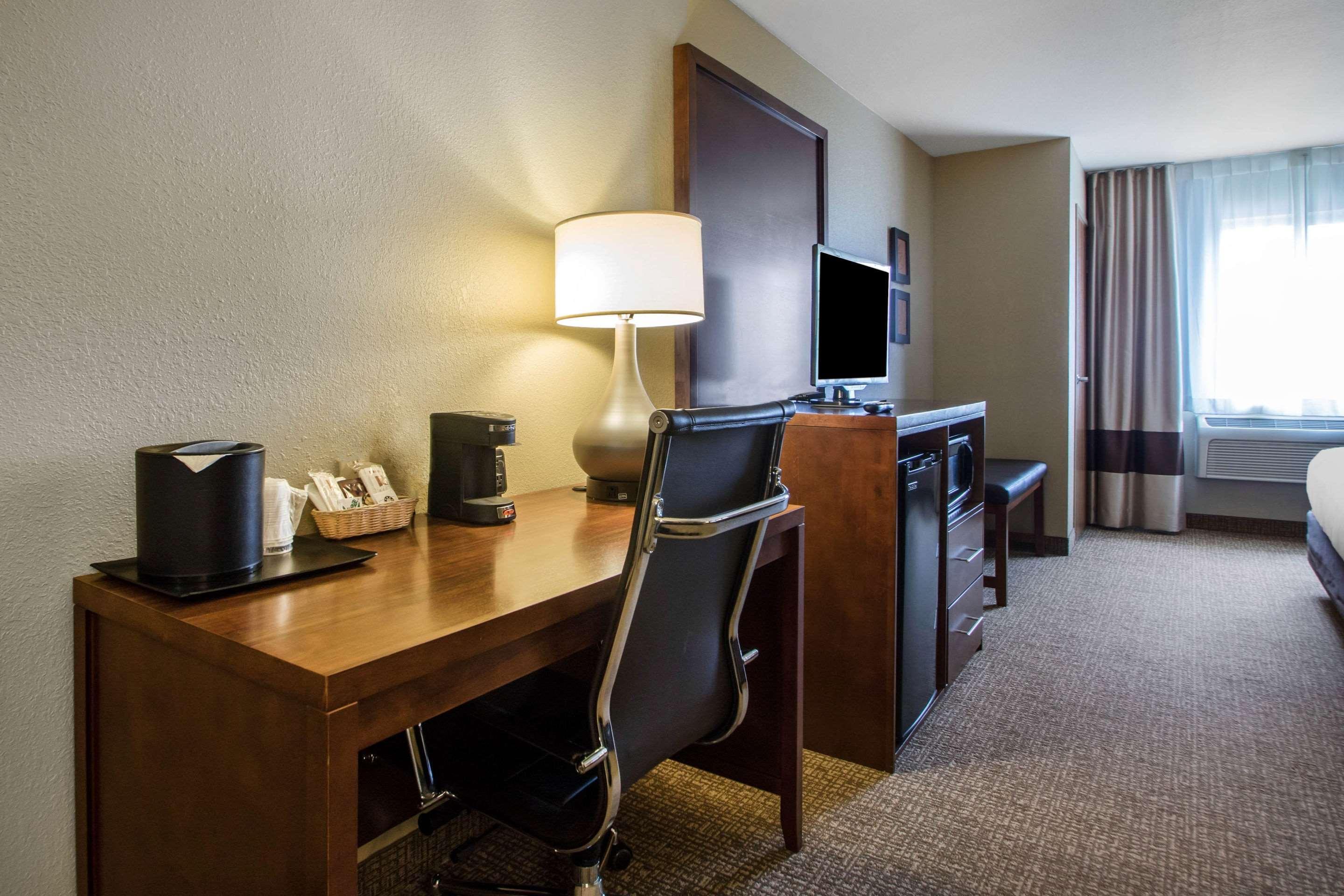 Comfort Suites Johnson Creek Conference Center Kültér fotó