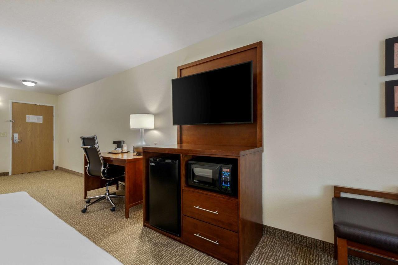 Comfort Suites Johnson Creek Conference Center Kültér fotó