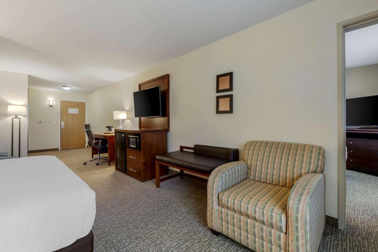 Comfort Suites Johnson Creek Conference Center Kültér fotó