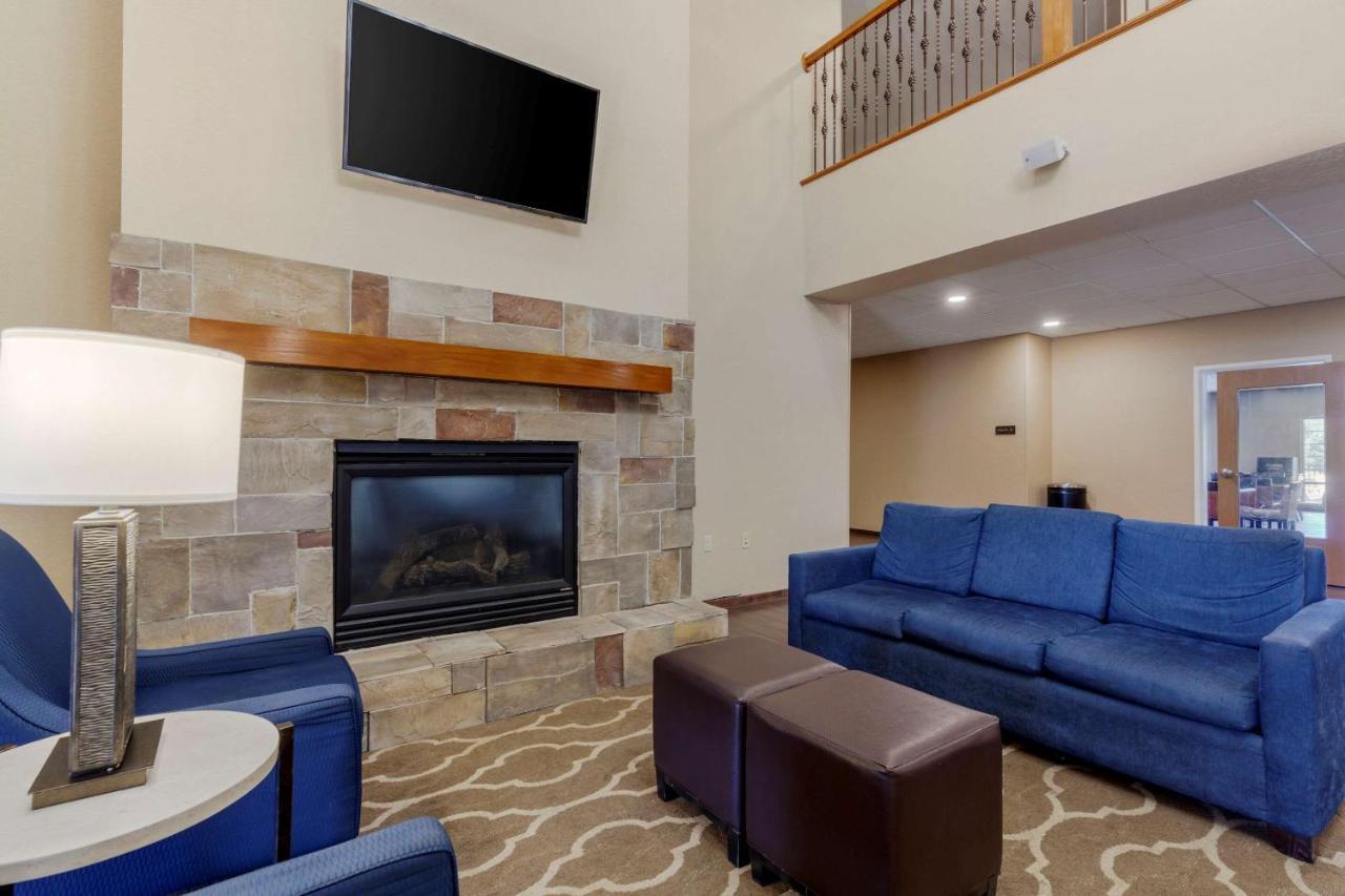 Comfort Suites Johnson Creek Conference Center Kültér fotó