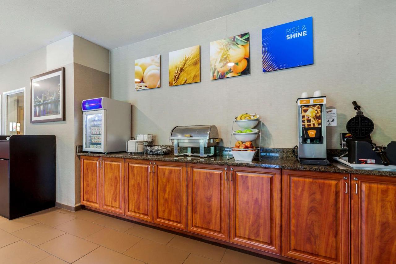 Comfort Suites Johnson Creek Conference Center Kültér fotó