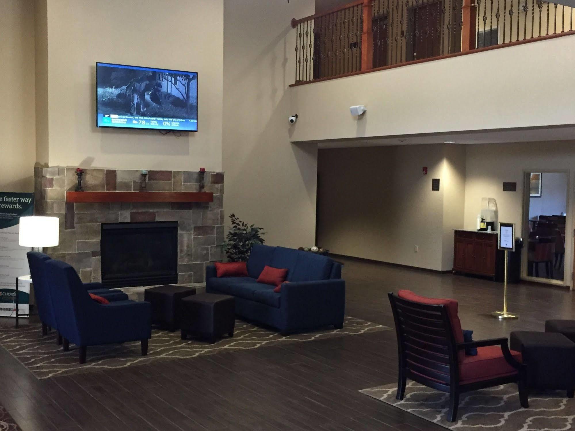 Comfort Suites Johnson Creek Conference Center Kültér fotó