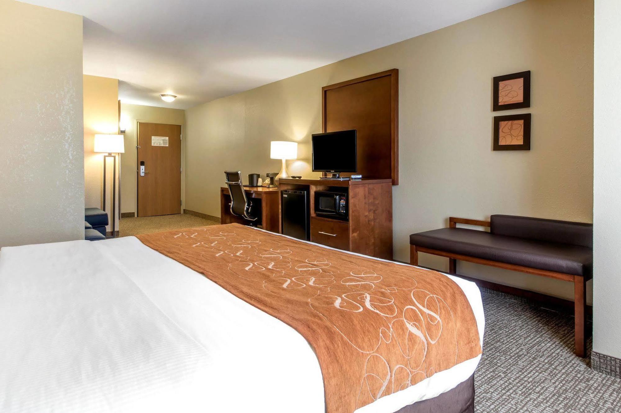 Comfort Suites Johnson Creek Conference Center Kültér fotó